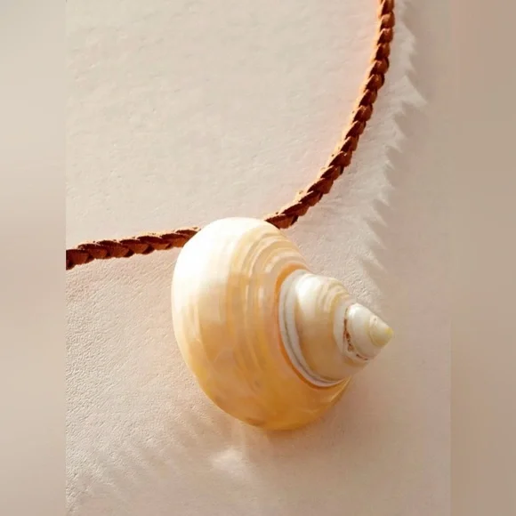 NWT Free People Sara Choker Necklace Seashell Suede New $38 retail - Picture 2 of 6